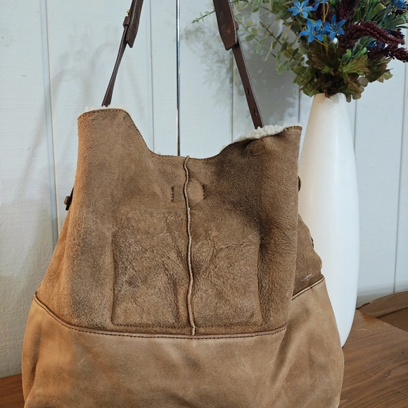 UGG hobo handbag - Picture 6 of 12